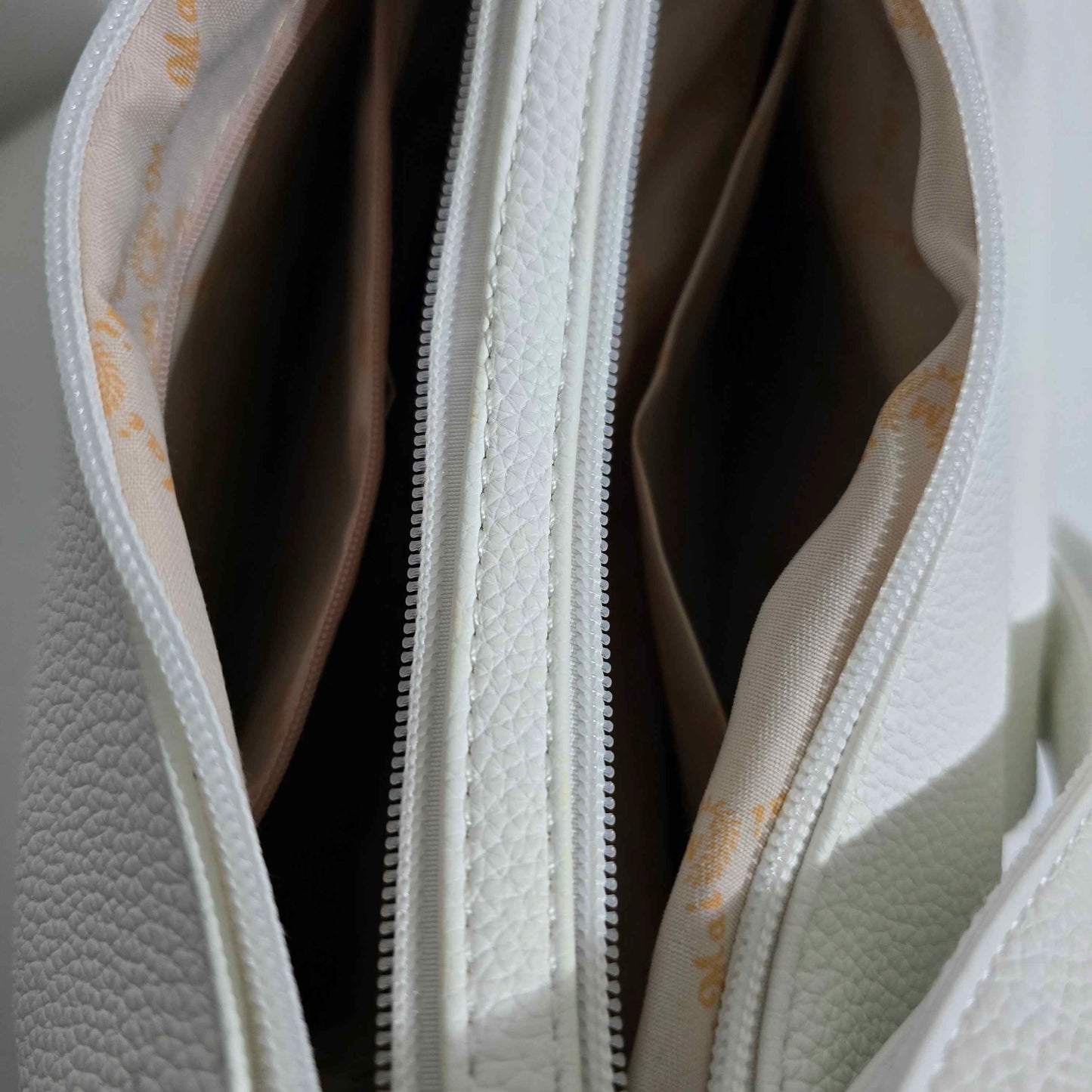 AYLA WHITE SHOULDER BAG