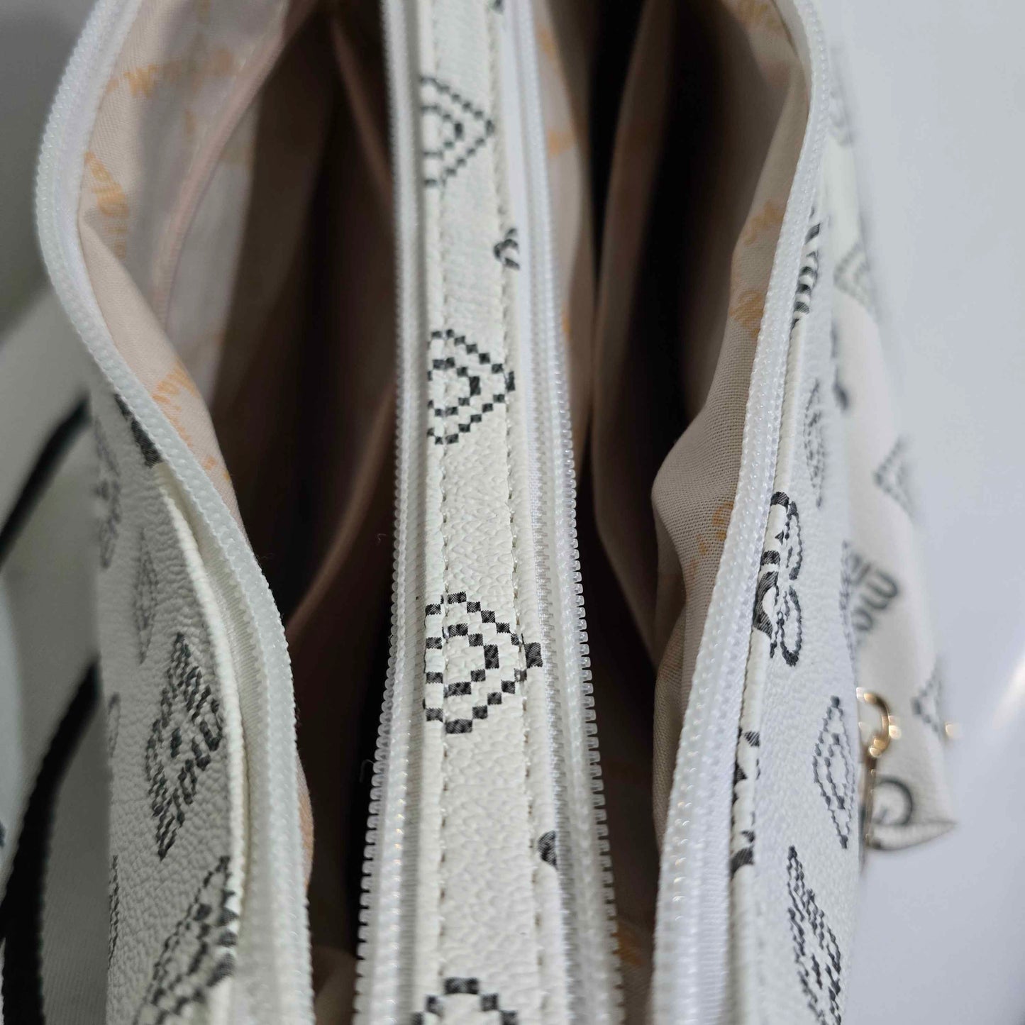 AYLA WHITE PATTERN SHOULDER BAG
